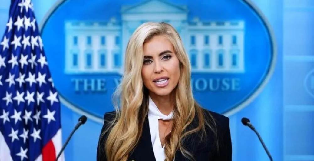 Қызметте бес күн ғана болды: Трамптың баспасөз хатшысы Ақ үйден кетті