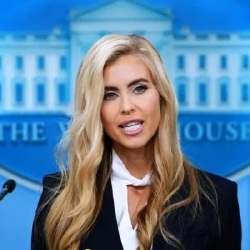 Қызметте бес күн ғана болды: Трамптың баспасөз хатшысы Ақ үйден кетті